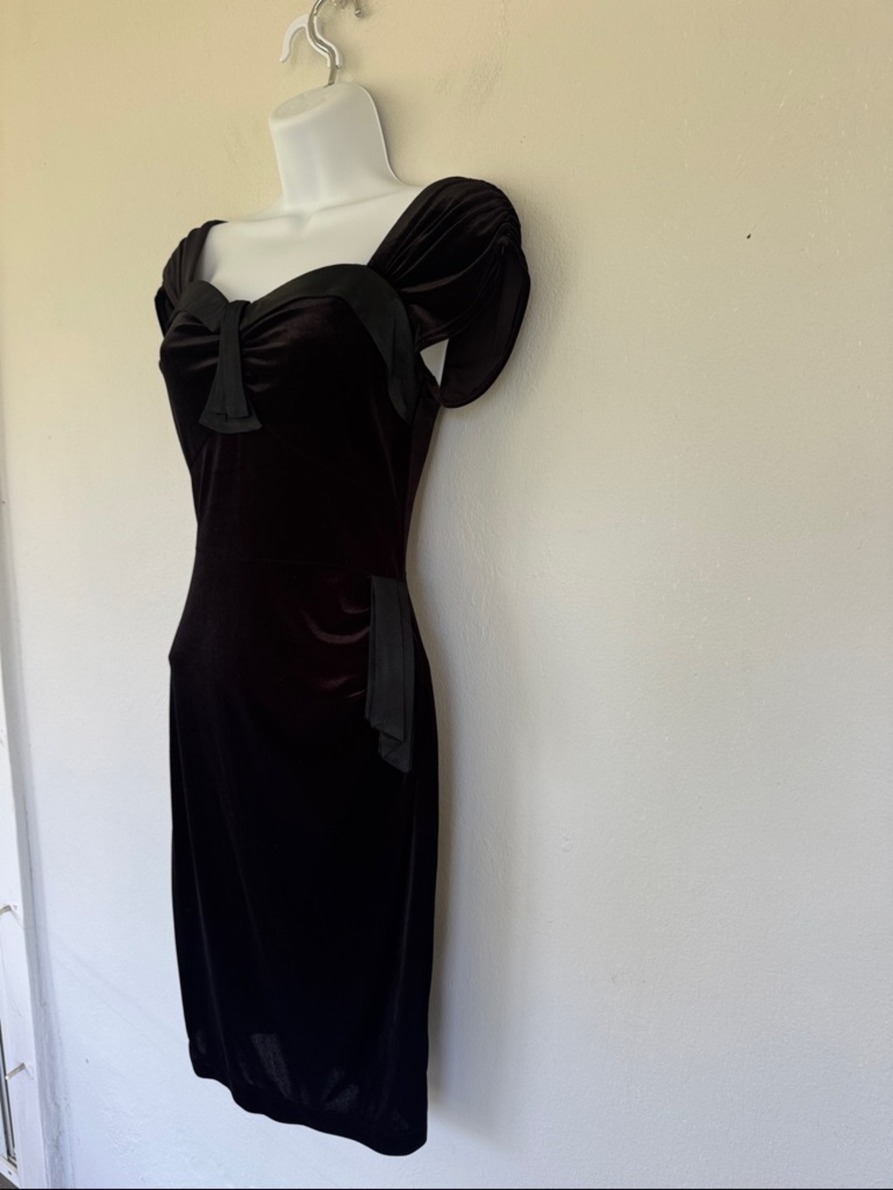 Stop Staring! Black Wiggle Dress Size M Retro Pinup Sweetheart Neckline - Picture 7 of 14